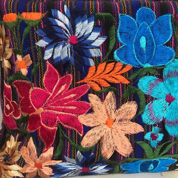Embroidered Purse - Picture 2 of 5